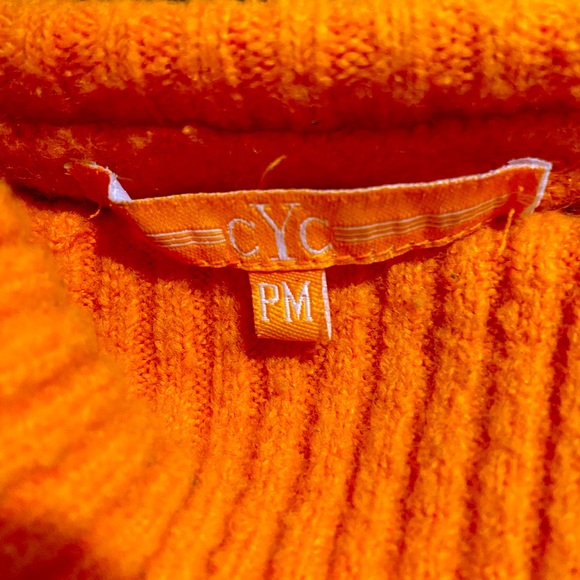Warm and comfy P-M size sweater by Cyc - Picture 2 of 3
